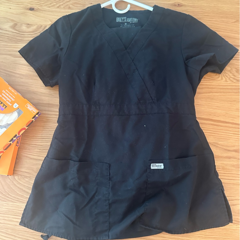 Grey’s Anatomy 3 sets of scrubs black, grey and navy blue bottoms XS tops S - Picture 8 of 11